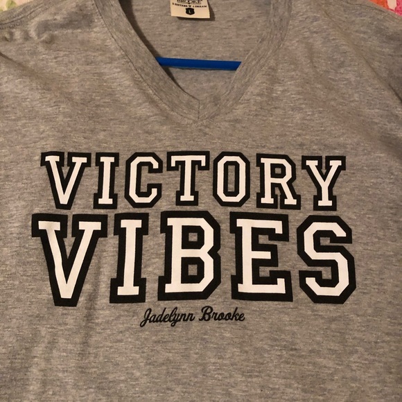 NWOT JADELYNN BROOKE Long sleeve “victory vibes”. - Picture 2 of 5